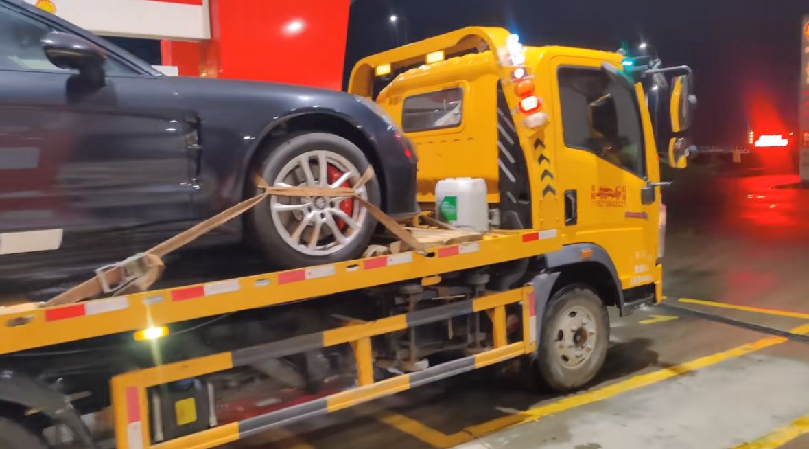 防城港行车途中遇到突发状况该如何呼叫道路救援？